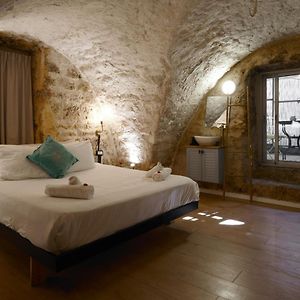 Studio Deluxe Room